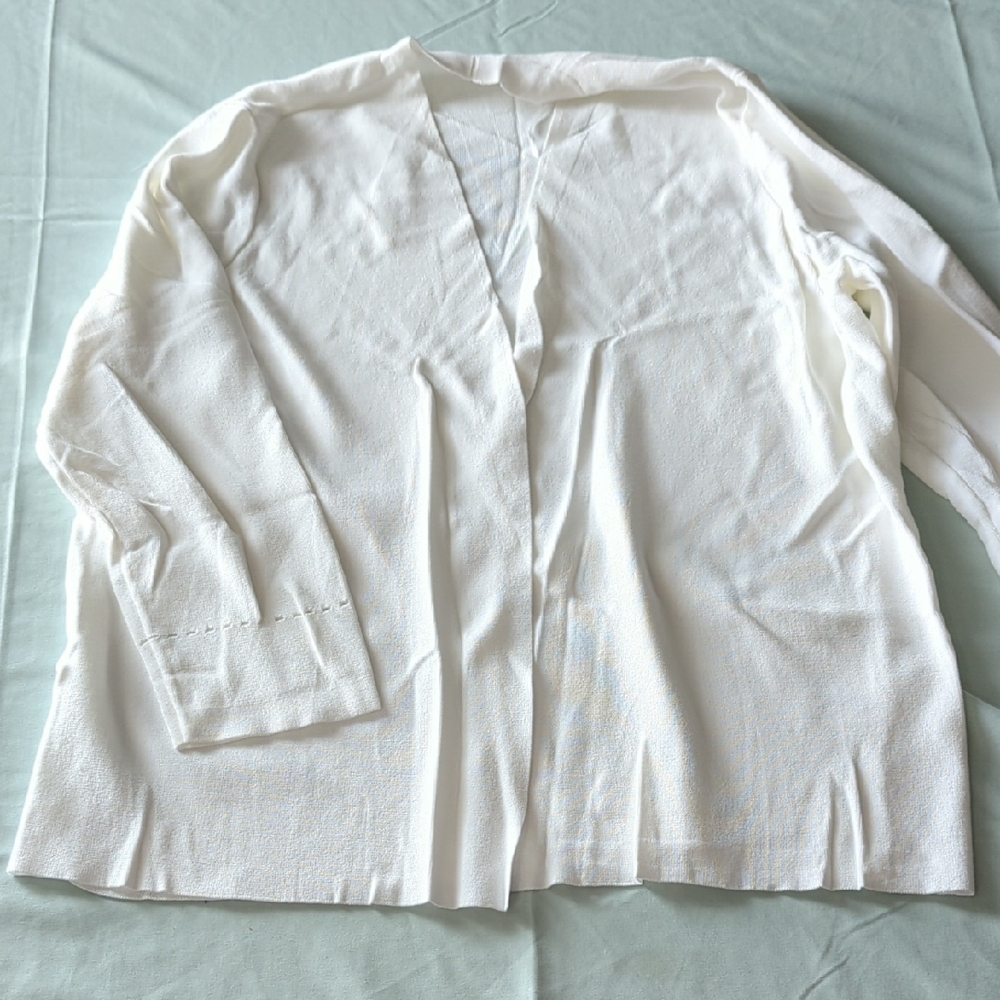 Cyrus Classic White Cardigan